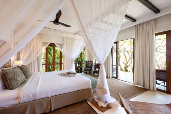Grande chambre avec ouverture d'une villa du Qambani Luxury Resort Zanzibar