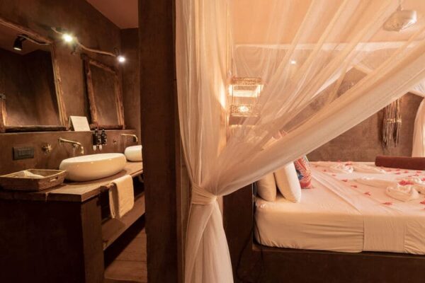 Chambre et salle de bain privée du Mwezi Boutique Resort- Zanzibar